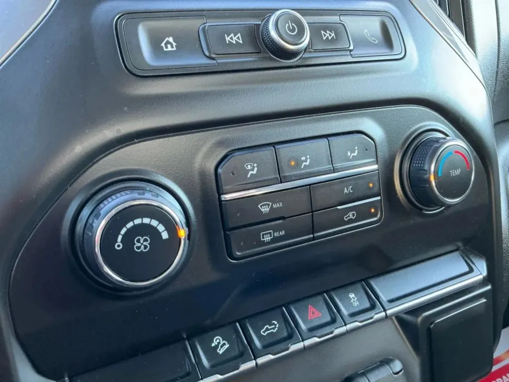 Chevrolet Silverado photo 30