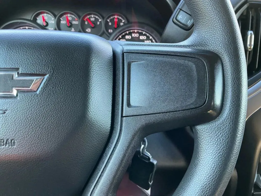 Chevrolet Silverado photo 27