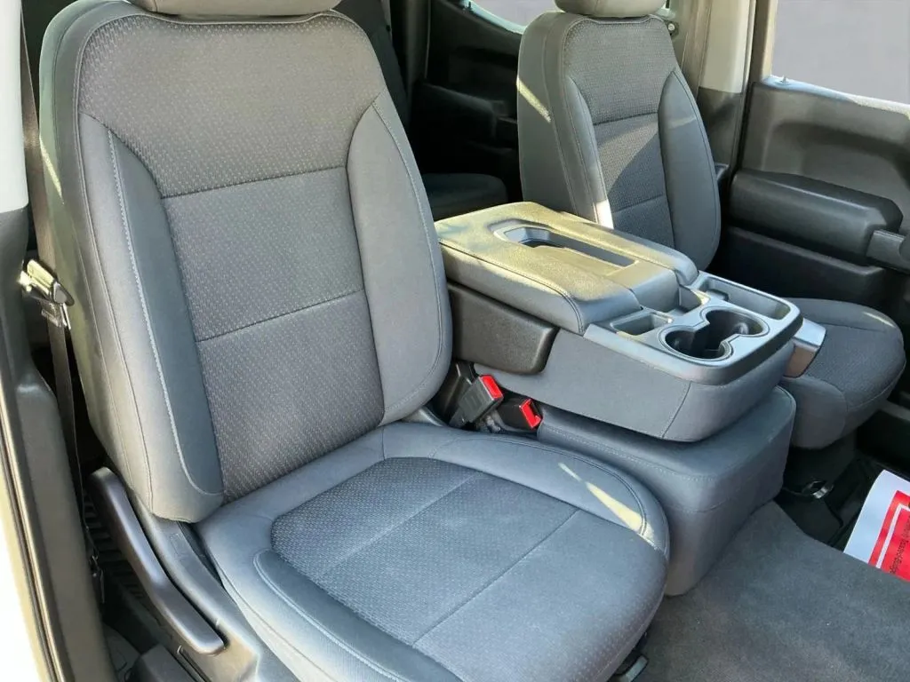 Chevrolet Silverado photo 22