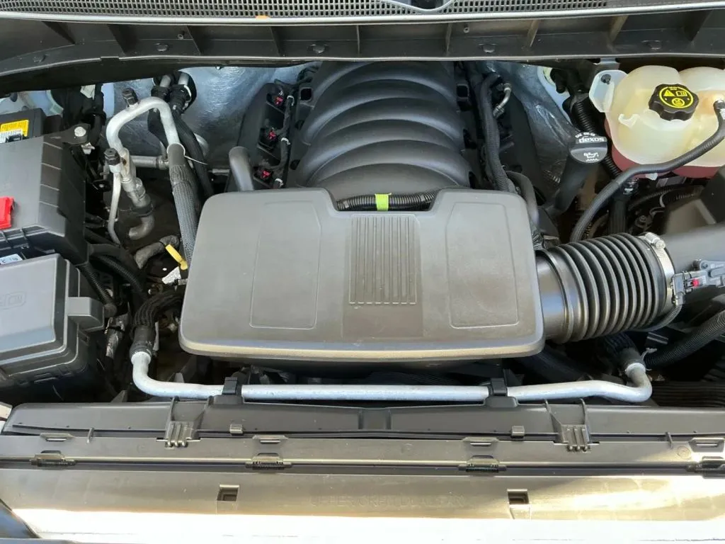 Chevrolet Silverado photo 23