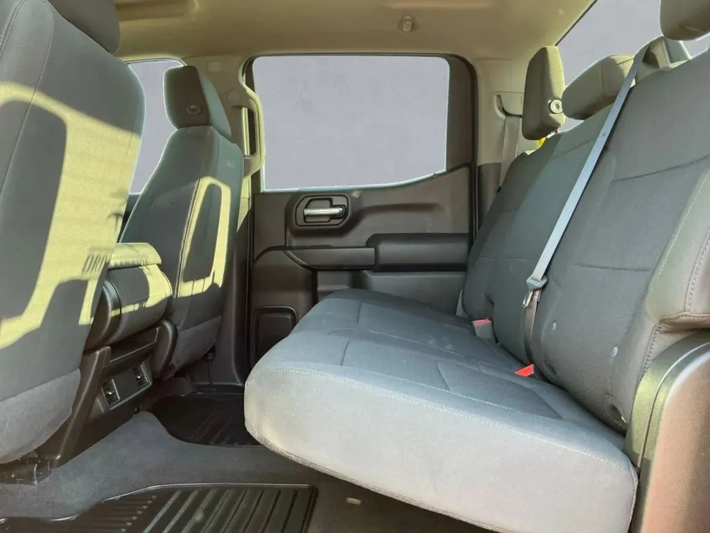 Chevrolet Silverado photo 15