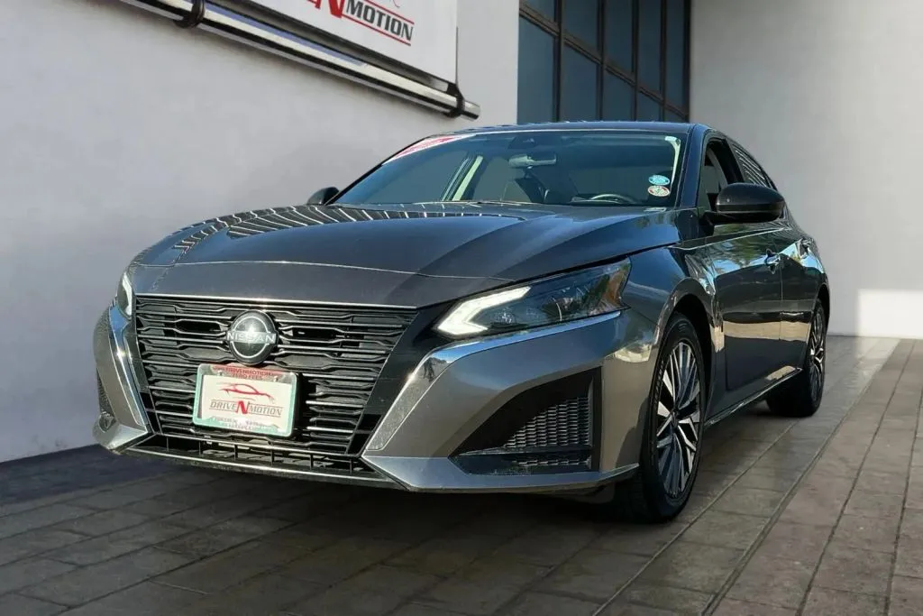 Nissan Altima photo 7