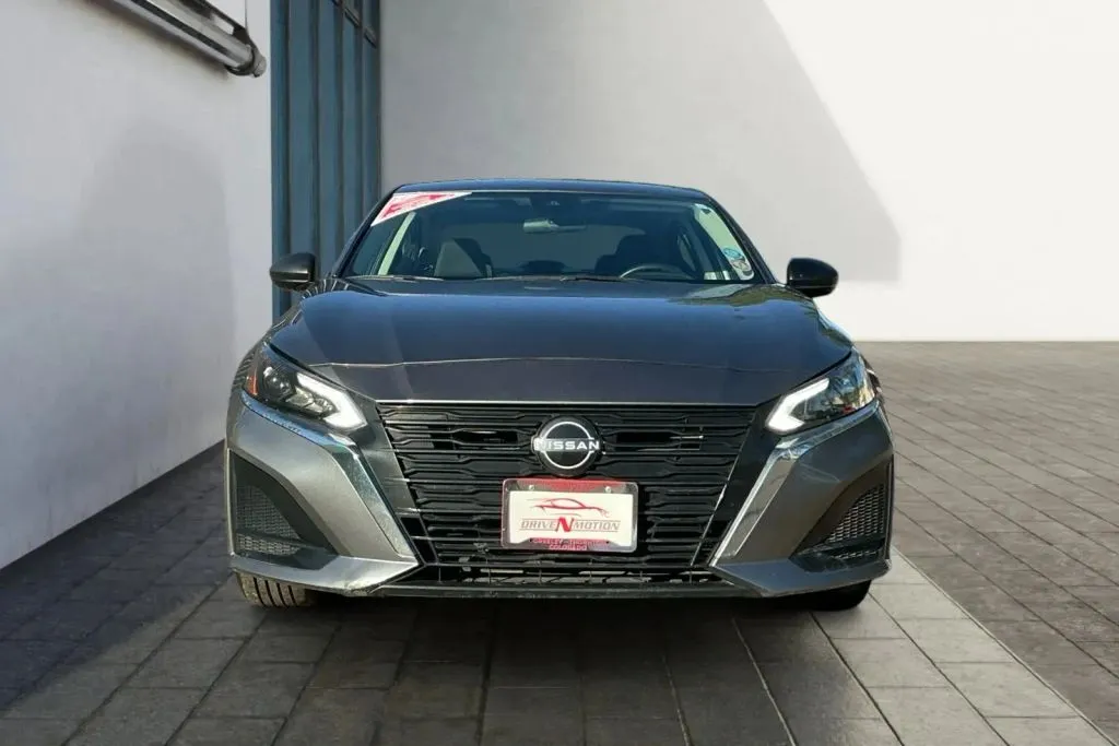 Nissan Altima photo 8
