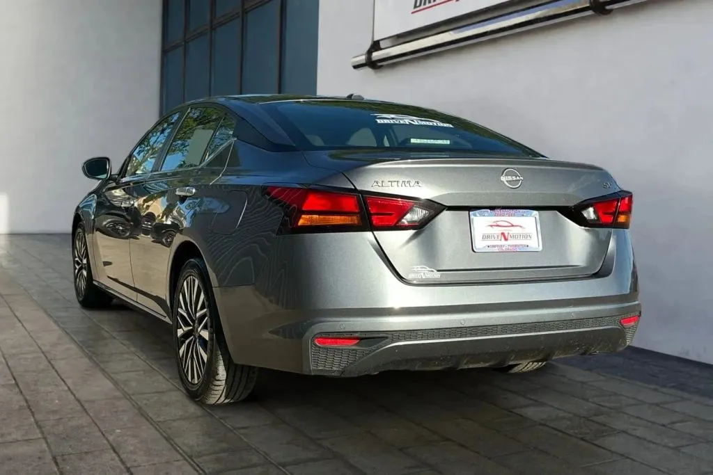 Nissan Altima photo 6