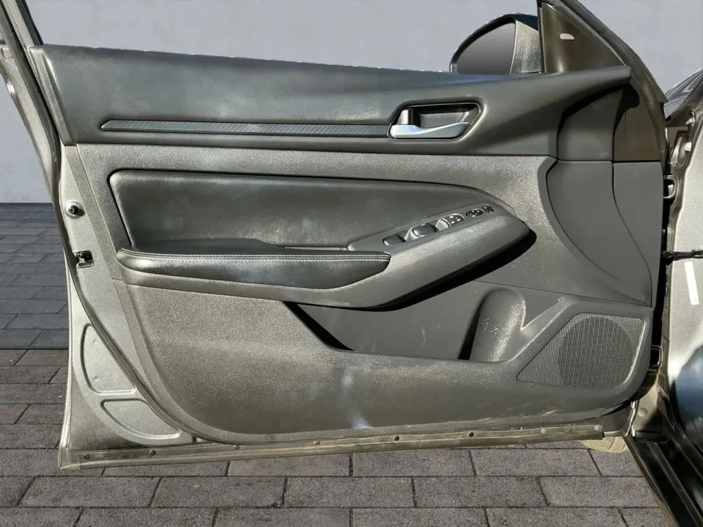 Nissan Altima photo 10