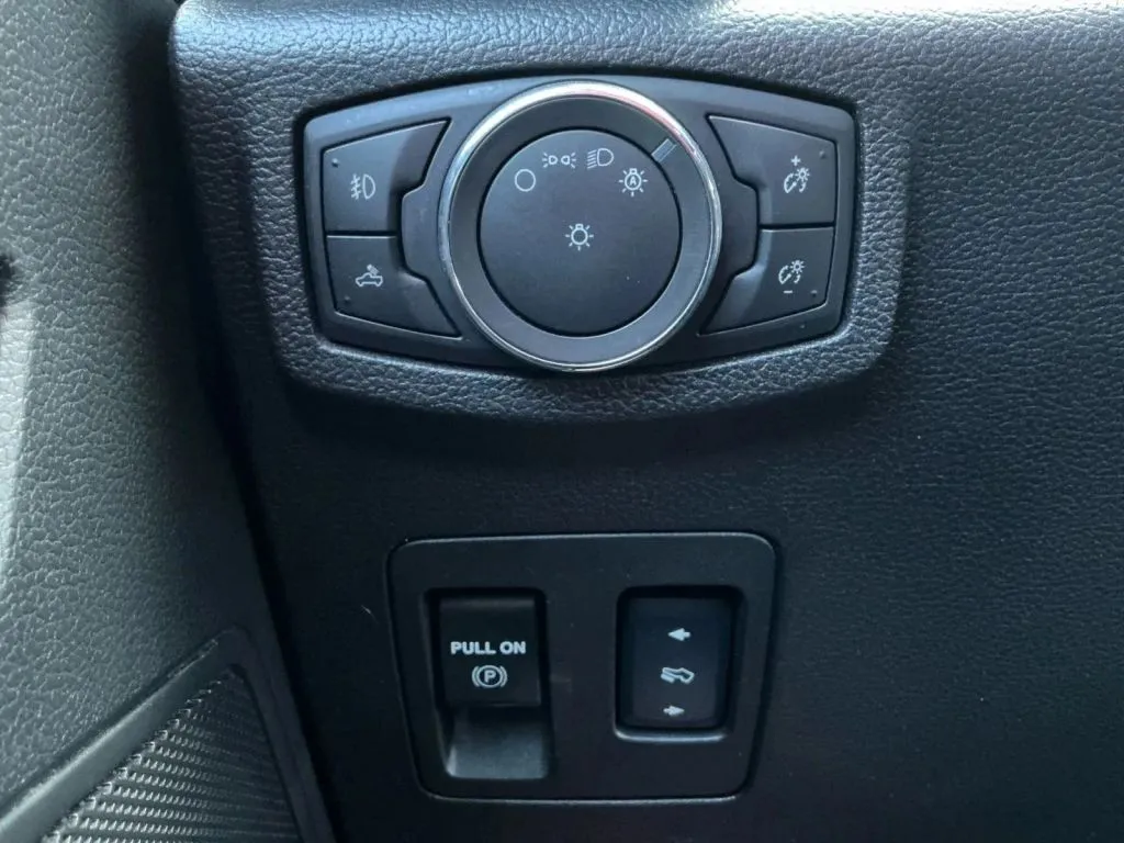 Ford F-150 photo 35