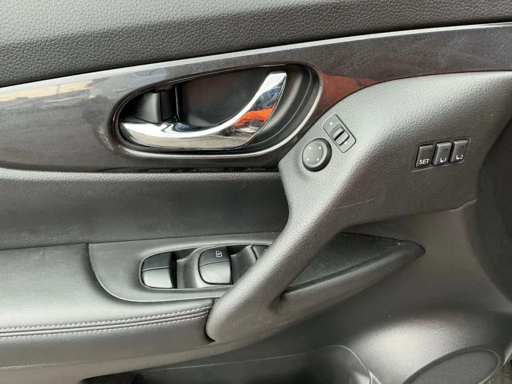 Nissan Rogue photo 11