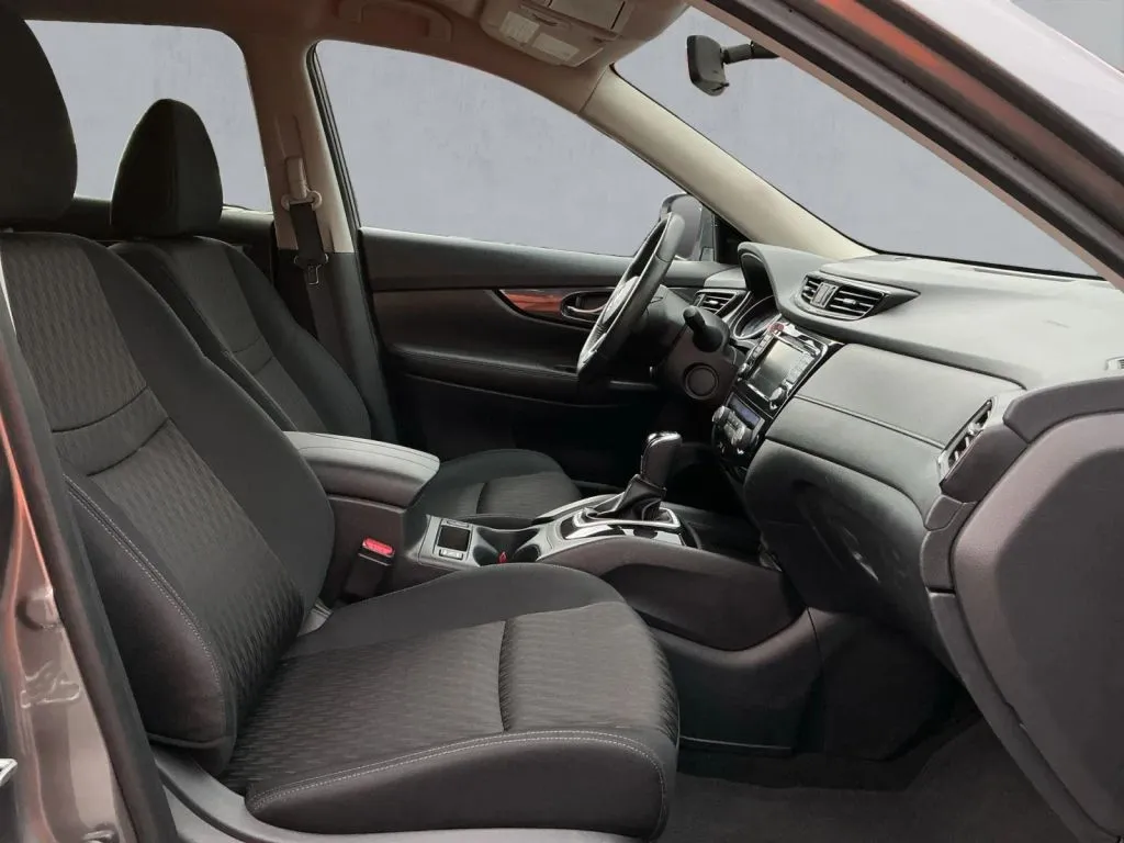 Nissan Rogue photo 16