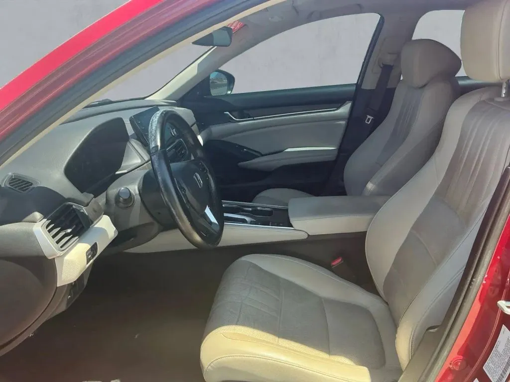 Honda Accord photo 12