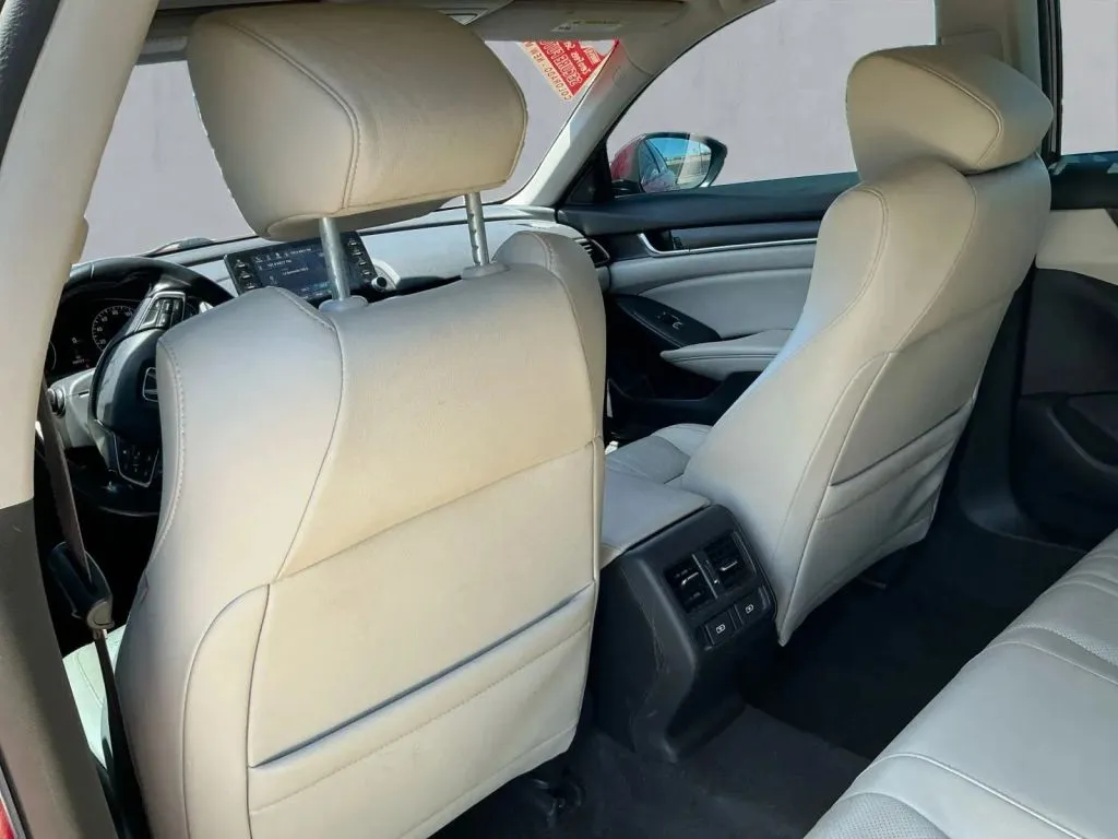 Honda Accord photo 17