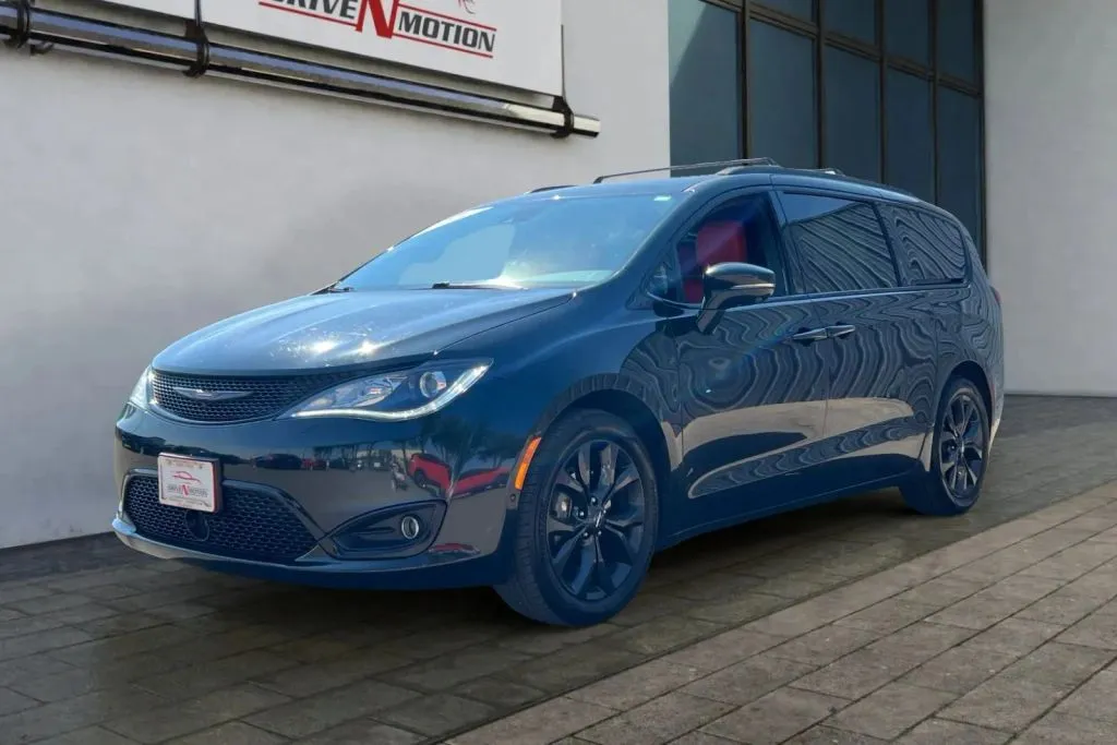 Chrysler Pacifica photo 7
