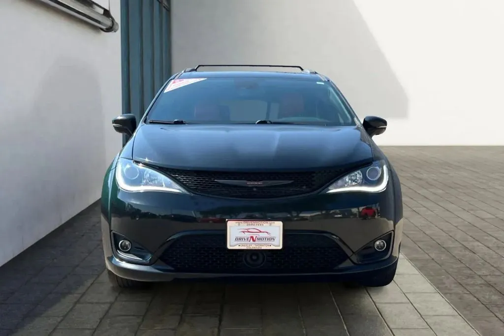 Chrysler Pacifica photo 8