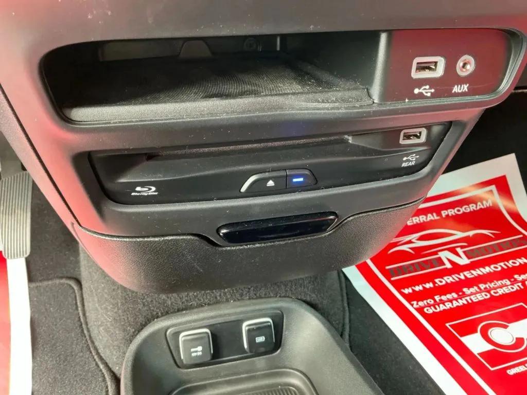 Chrysler Pacifica photo 37