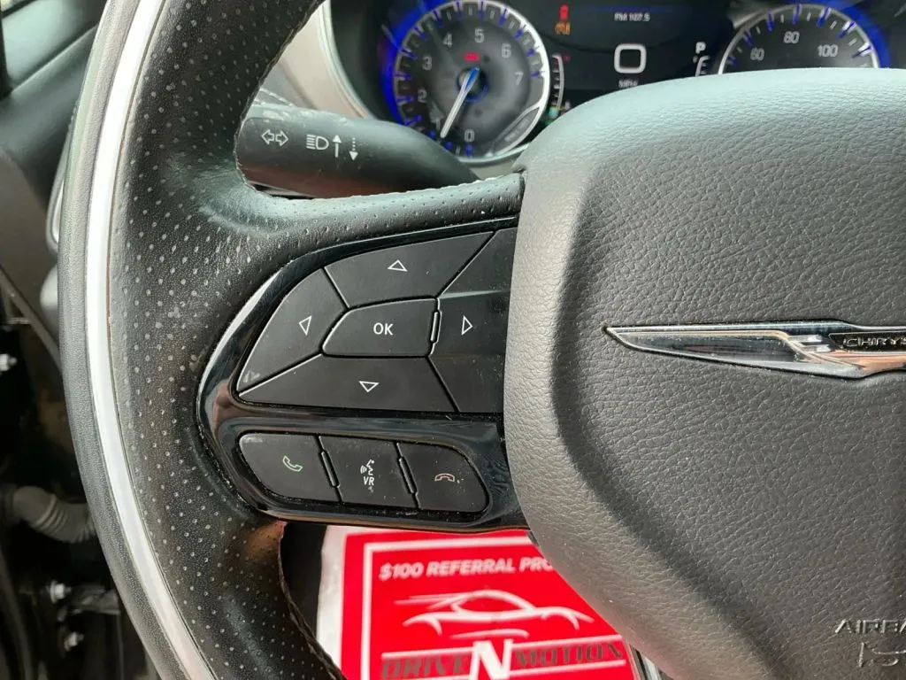 Chrysler Pacifica photo 28