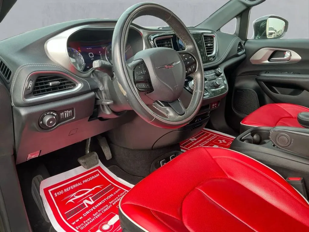 Chrysler Pacifica photo 13