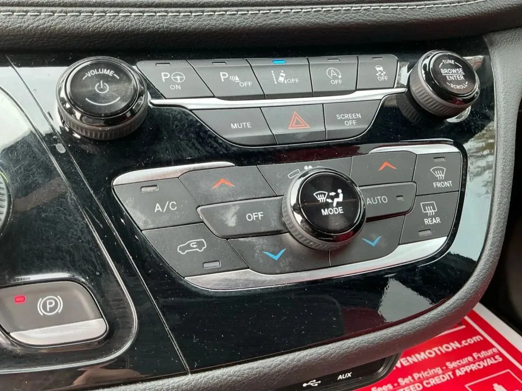 Chrysler Pacifica photo 34