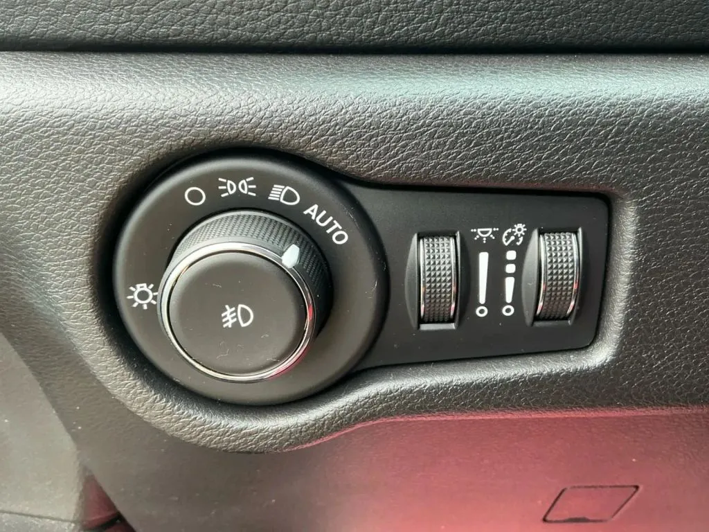 Chrysler Pacifica photo 38
