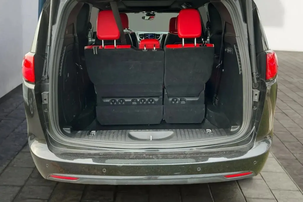 Chrysler Pacifica photo 21