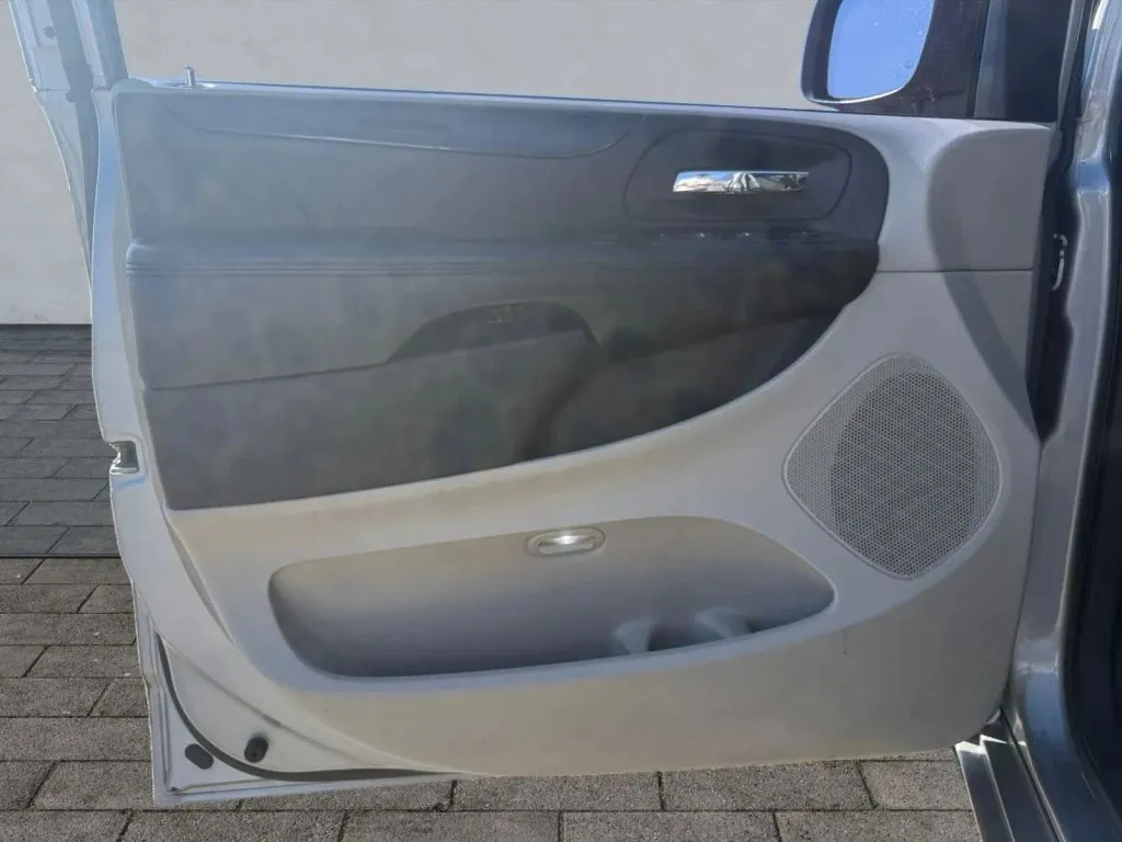 Dodge Grand Caravan photo 9