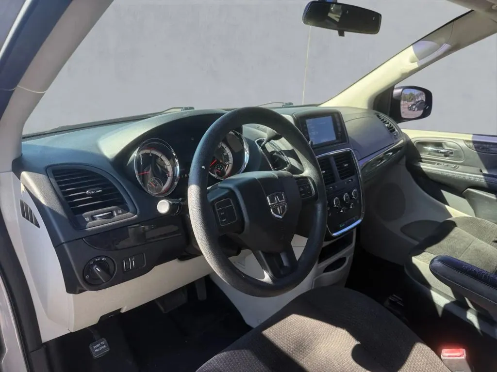 Dodge Grand Caravan photo 12