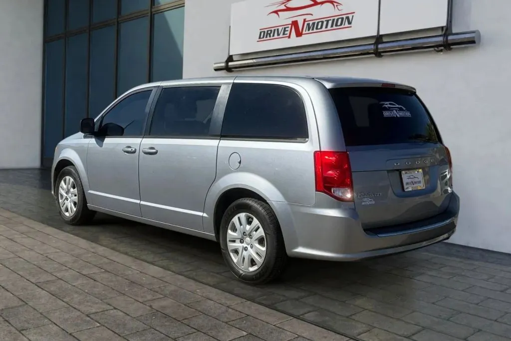 Dodge Grand Caravan photo 6