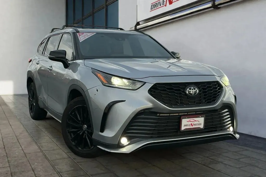Photos of 2023 Toyota Highlander XSE Sport Utility 4D for sale in Thornton, CO at Drive N-Motion Thornton