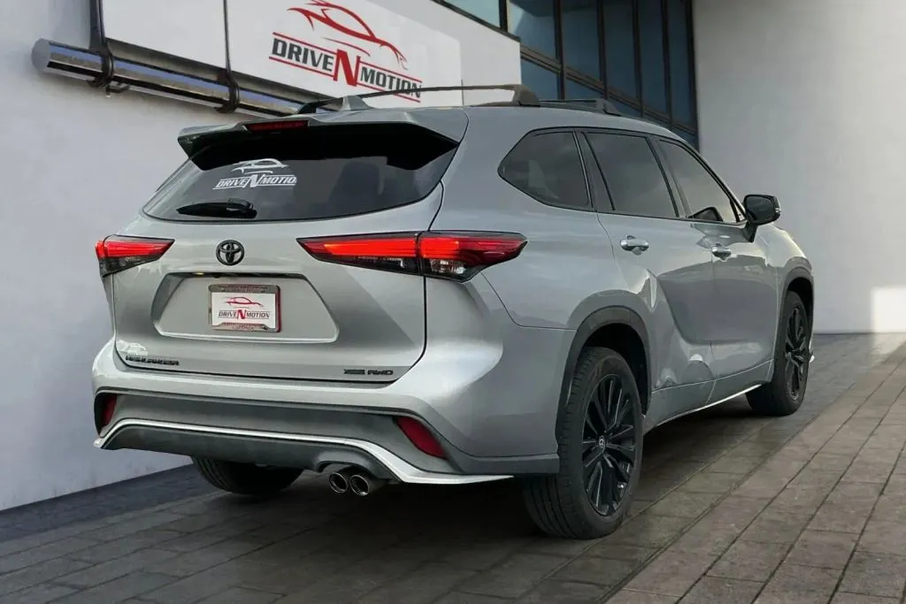 Toyota Highlander photo 8