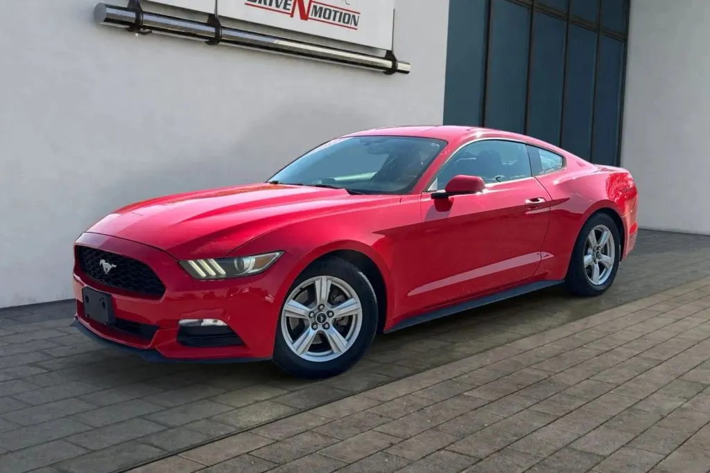 Ford Mustang photo 8