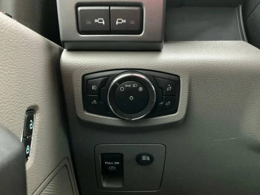 Ford F-150 photo 33