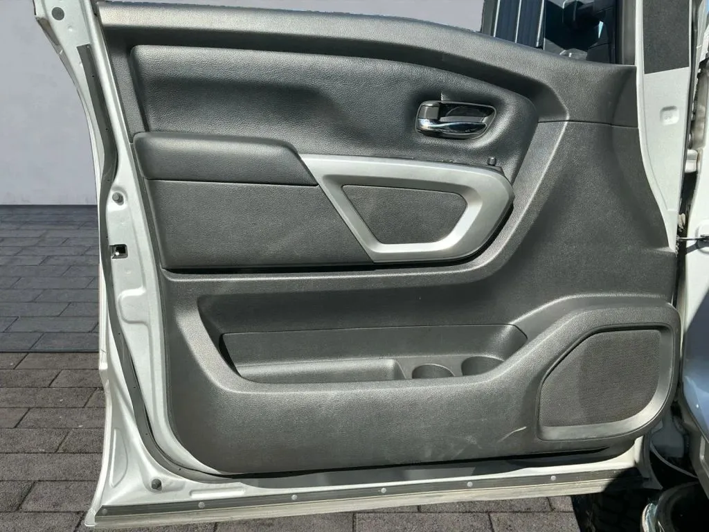 2017 Nissan Titan XD SV - Photo 10