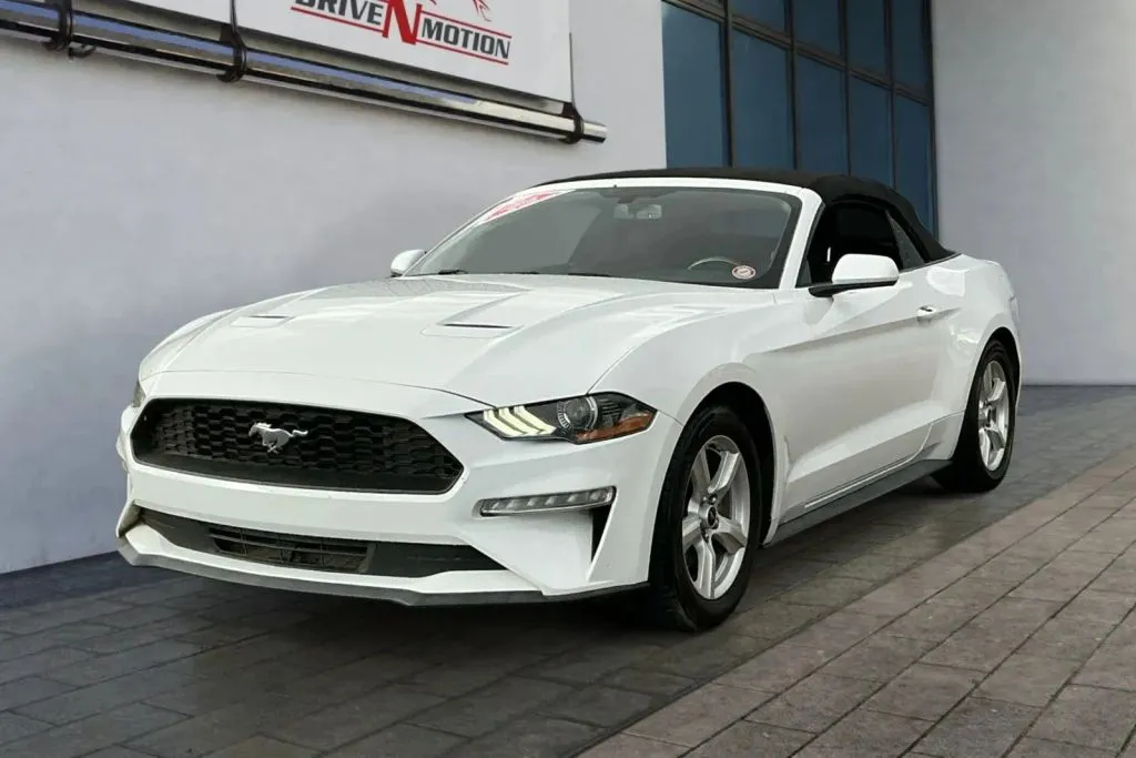 Ford Mustang photo 7