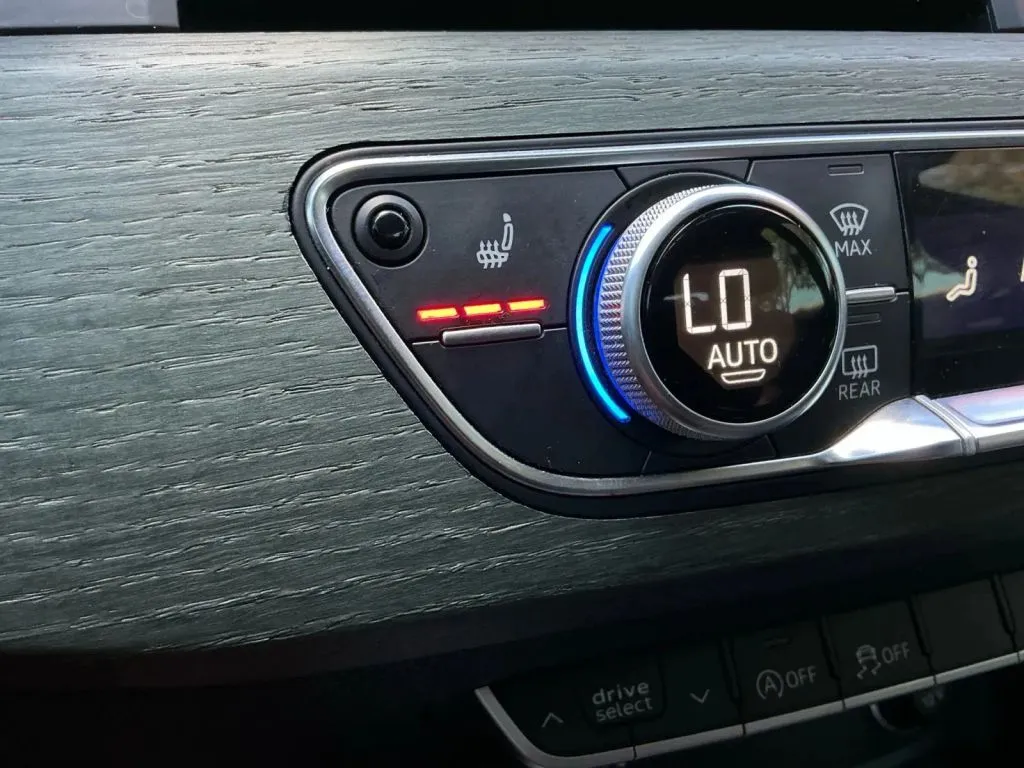 Audi A4 photo 30