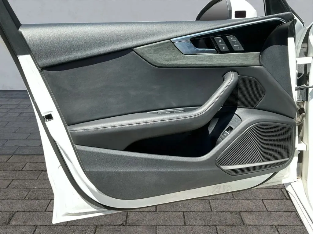 Audi A4 photo 10