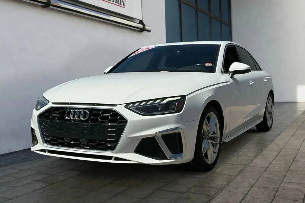 Audi A4 photo 7