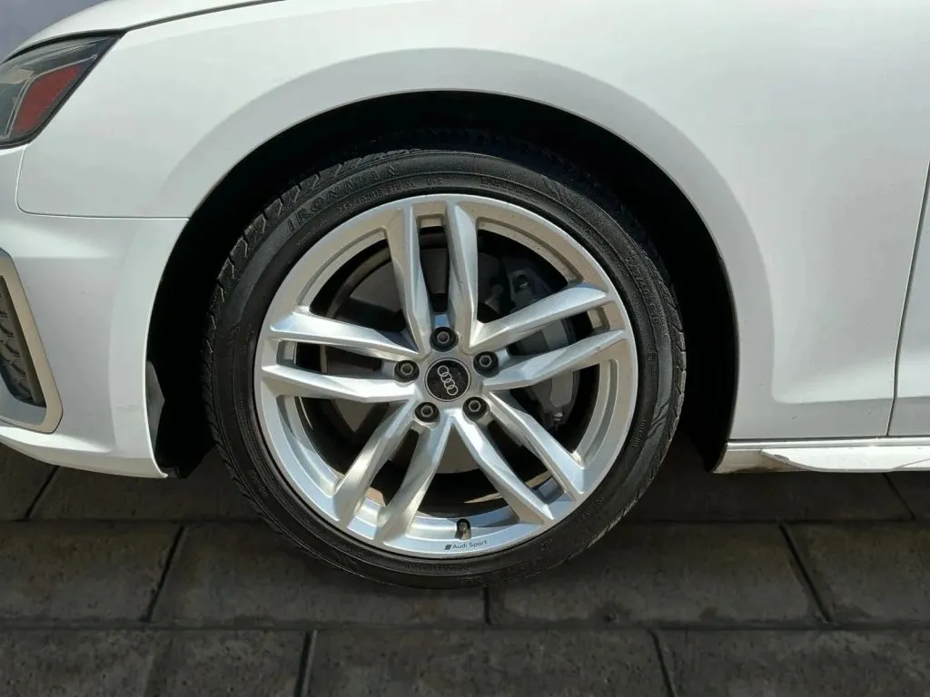 Audi A4 photo 23
