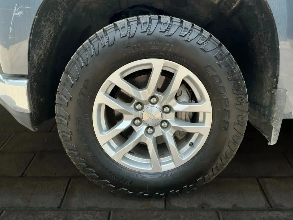 Chevrolet Silverado photo 25
