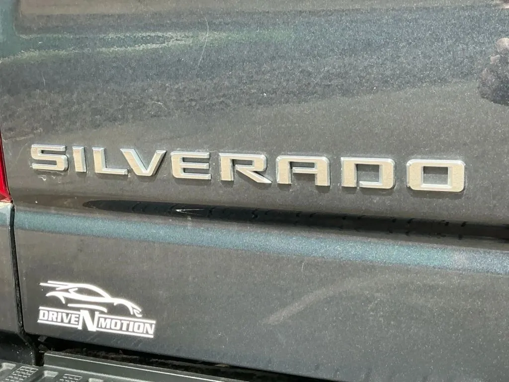 Chevrolet Silverado photo 19