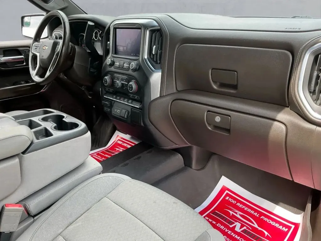 Chevrolet Silverado photo 21