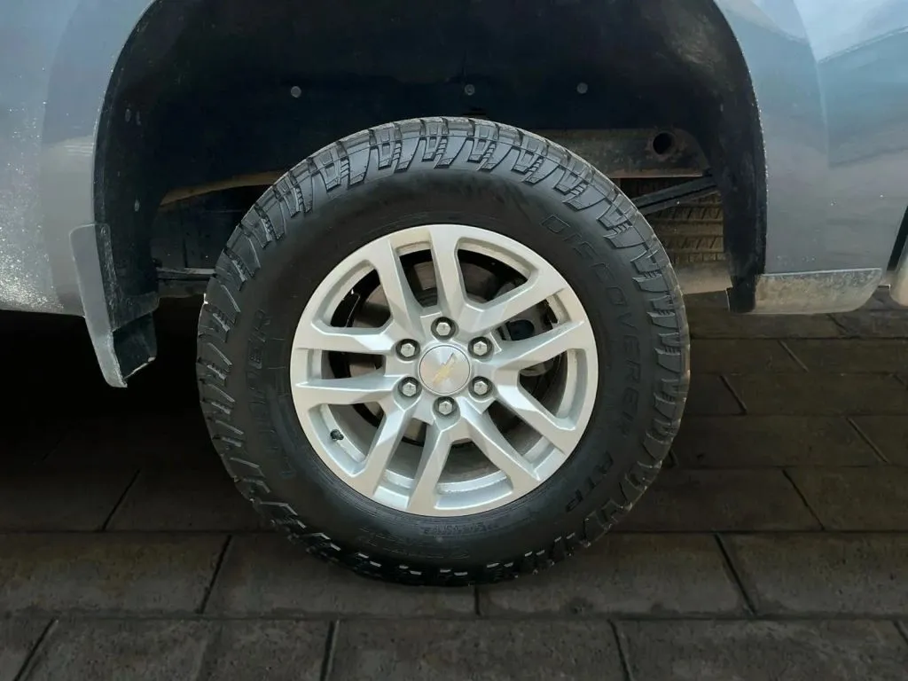 Chevrolet Silverado photo 17