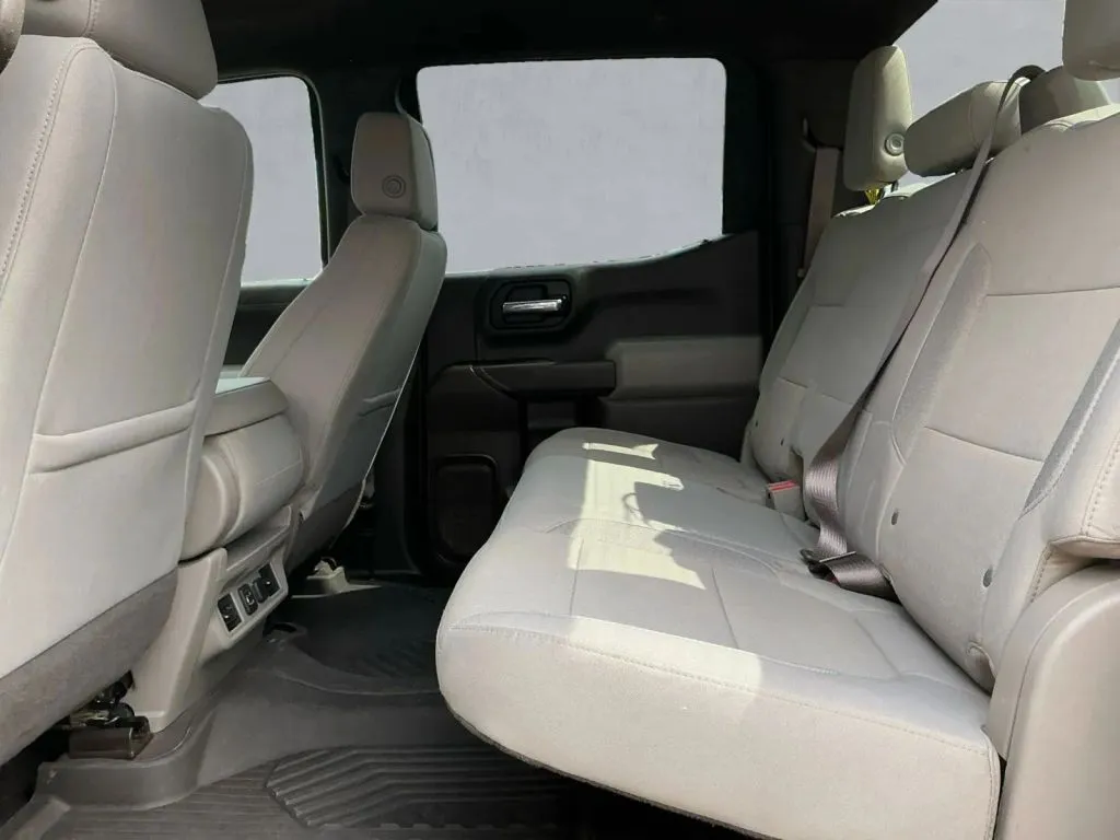 Chevrolet Silverado photo 14