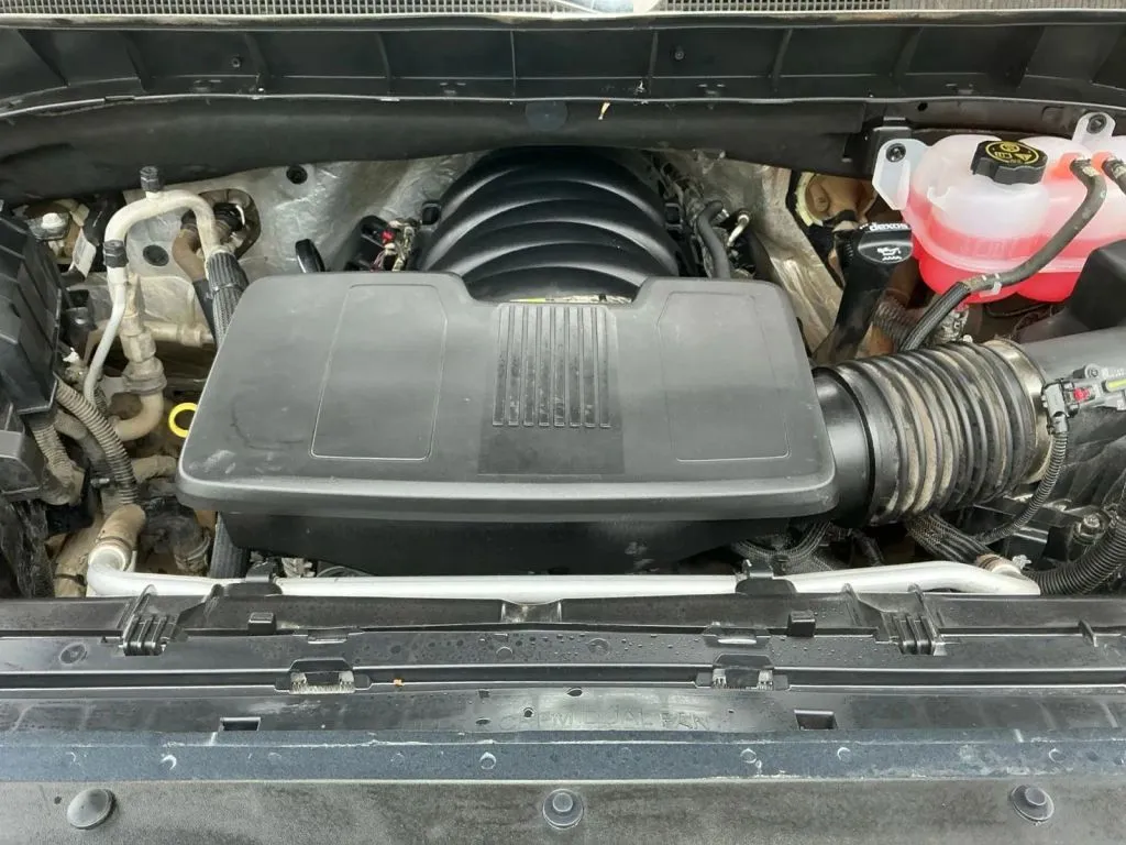 Chevrolet Silverado photo 24