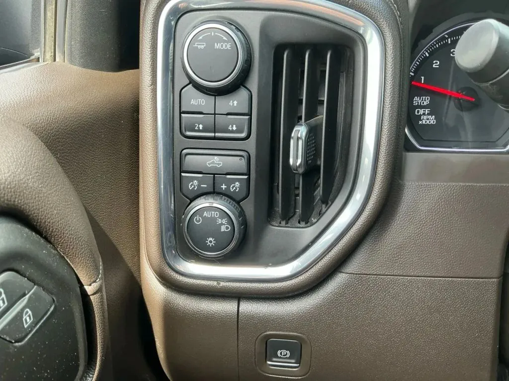 Chevrolet Silverado photo 34