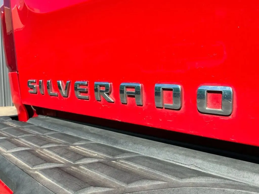 Chevrolet Silverado photo 17