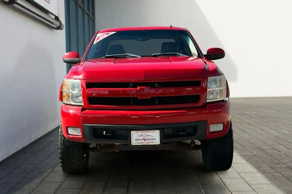 Chevrolet Silverado photo 8