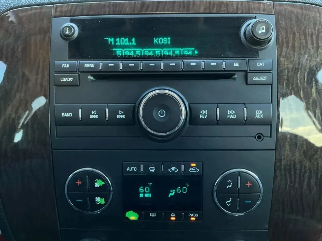 Chevrolet Silverado photo 29
