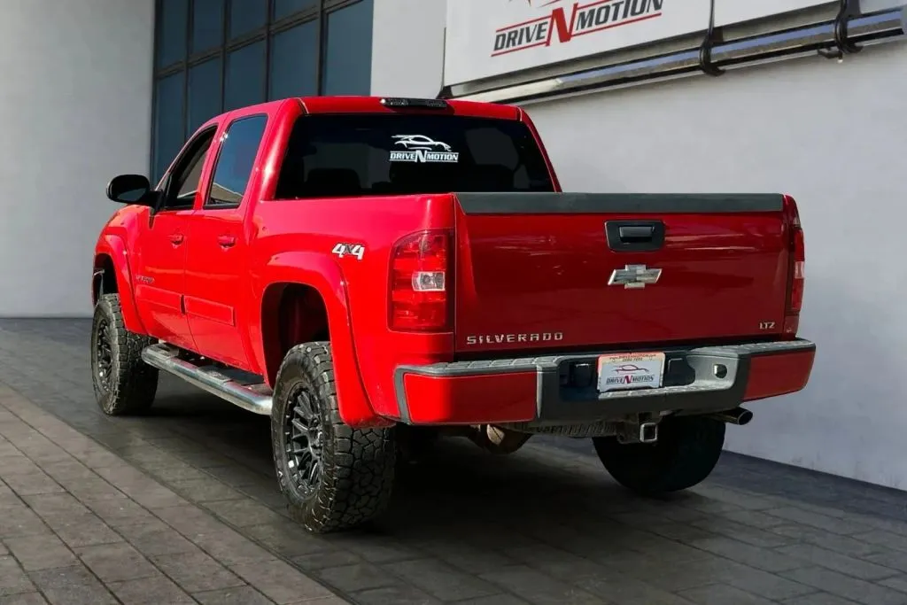 Chevrolet Silverado photo 6