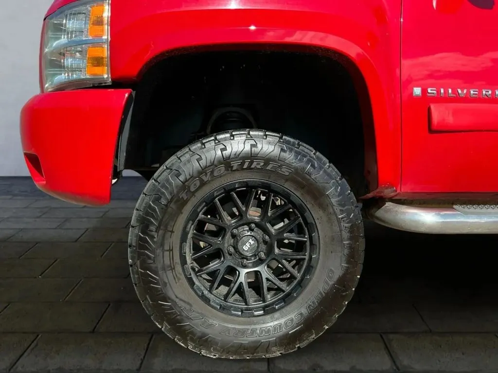 Chevrolet Silverado photo 23