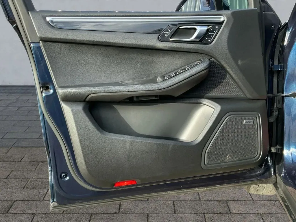 Porsche Macan photo 9