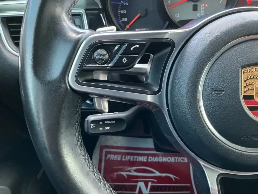 Porsche Macan photo 27