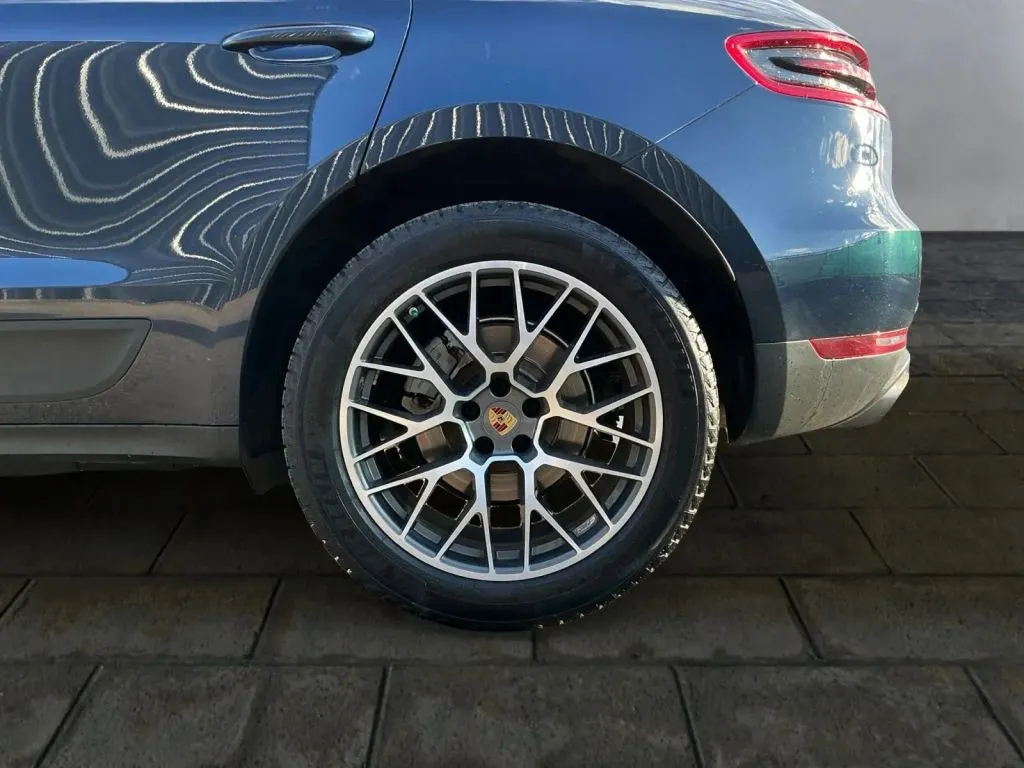 Porsche Macan photo 16